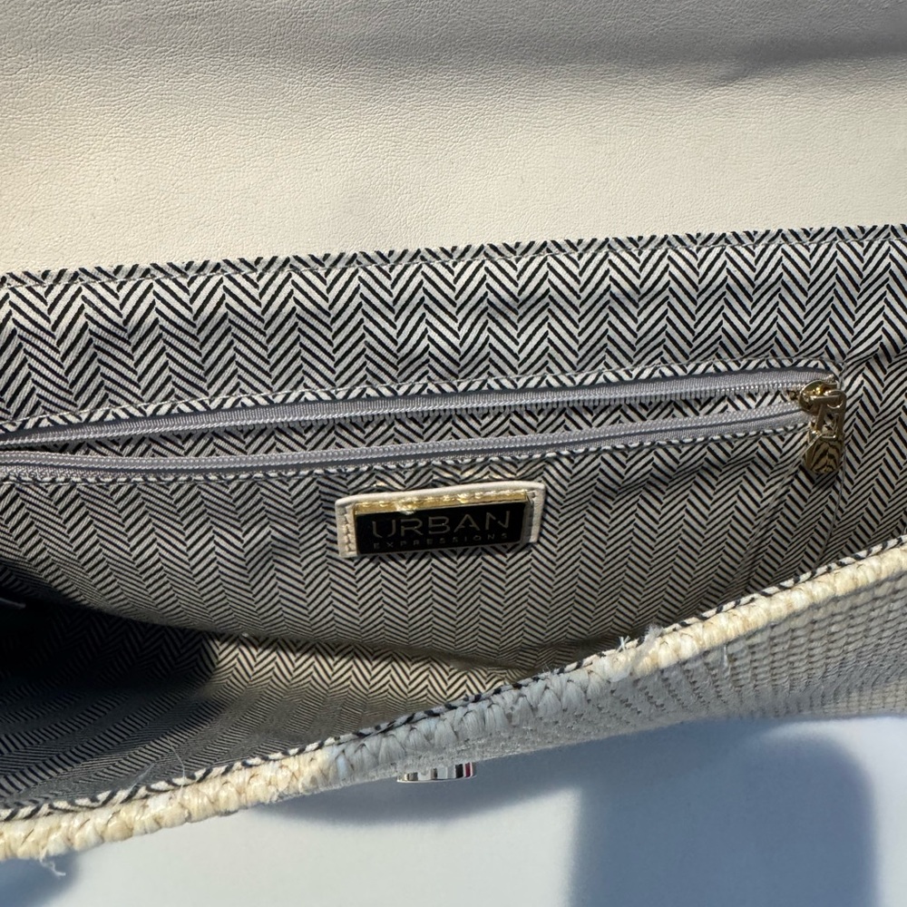 Resort Purse - Picture 2 of 2